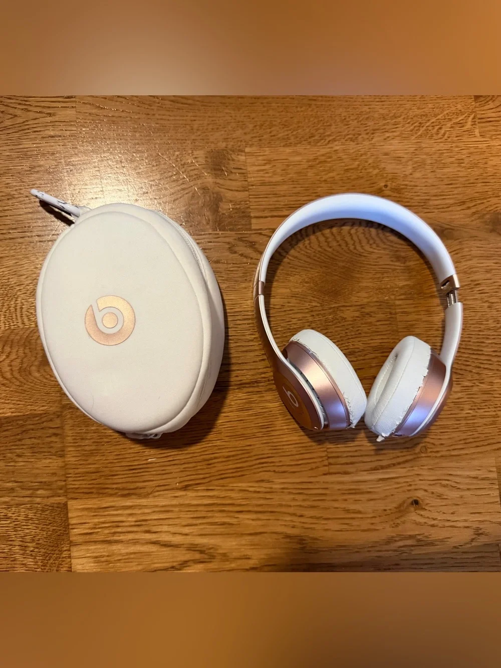 Beats Solo3 Wireless Headphones in Rose Gold - Picture 10 of 16